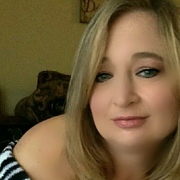 Meet your Posher, Stefanie - Picture 1 of 1